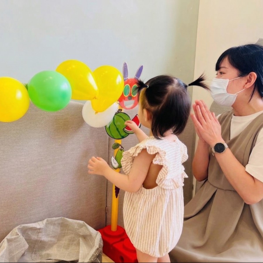 幫毛毛蟲把身體黏回去：一堂關於陪伴的春天課